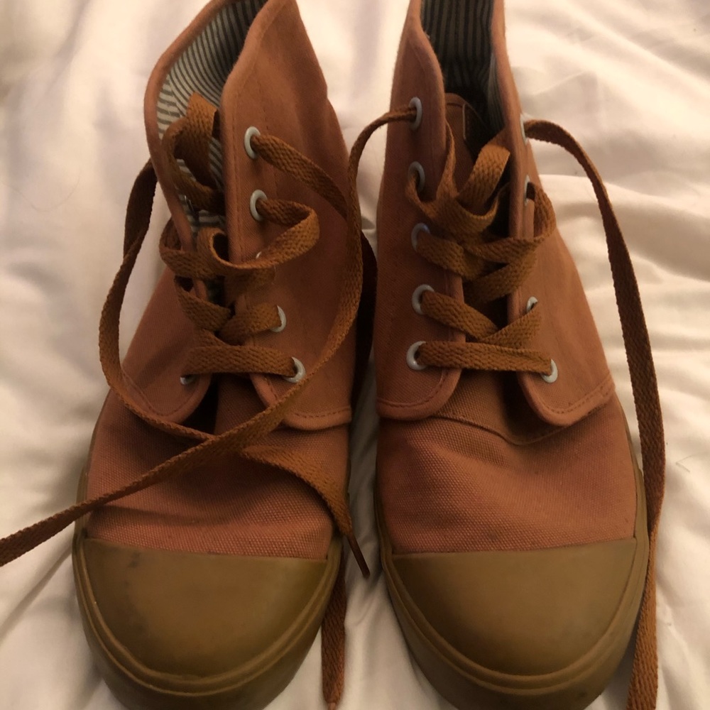 Bangs High Top Shoes size 7 saraha desert